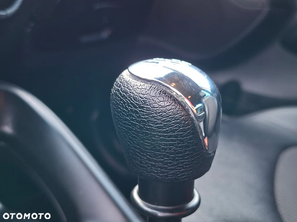 Hyundai ix35 1.7 CRDi 2WD Fifa World Cup Edition - 15