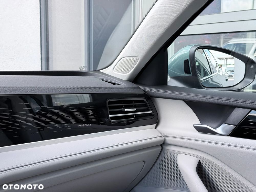 Volkswagen Passat Variant 2.0 TDI SCR DSG Elegance - 21