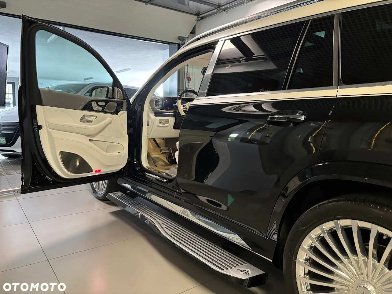 Mercedes-Benz GLS Maybach 600 4-Matic - 8