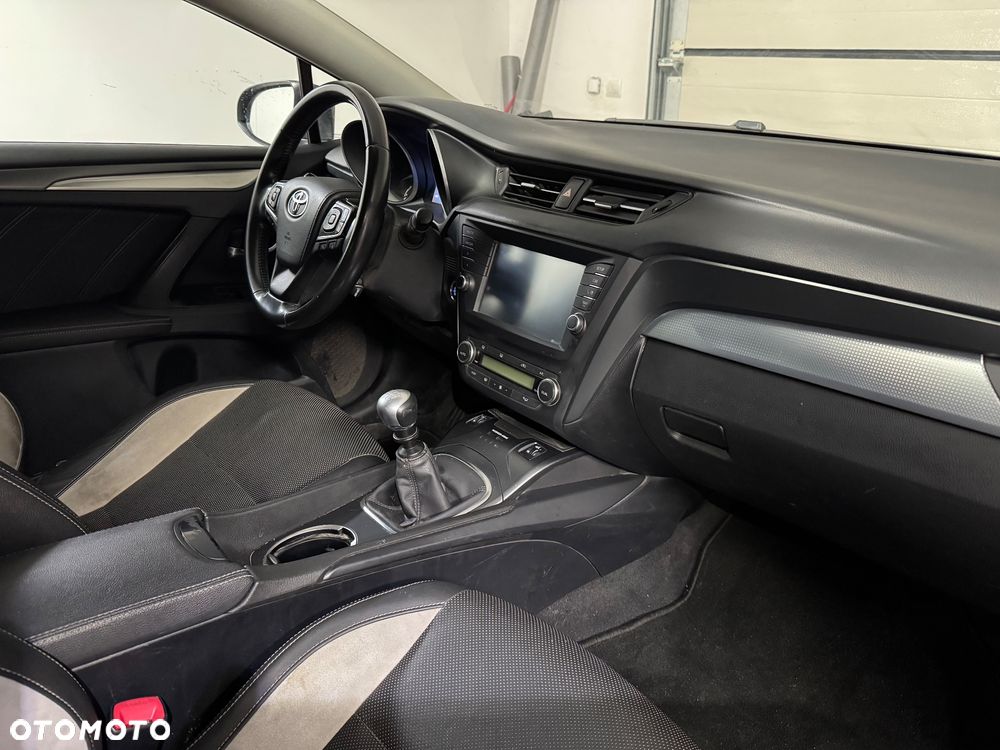 Toyota Avensis 2.0 D-4D Premium - 8