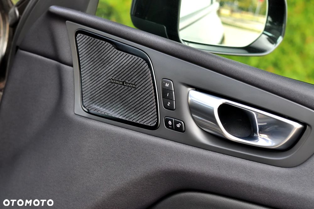 Volvo XC 60 T6 AWD Recharge Geartronic RDesign - 18