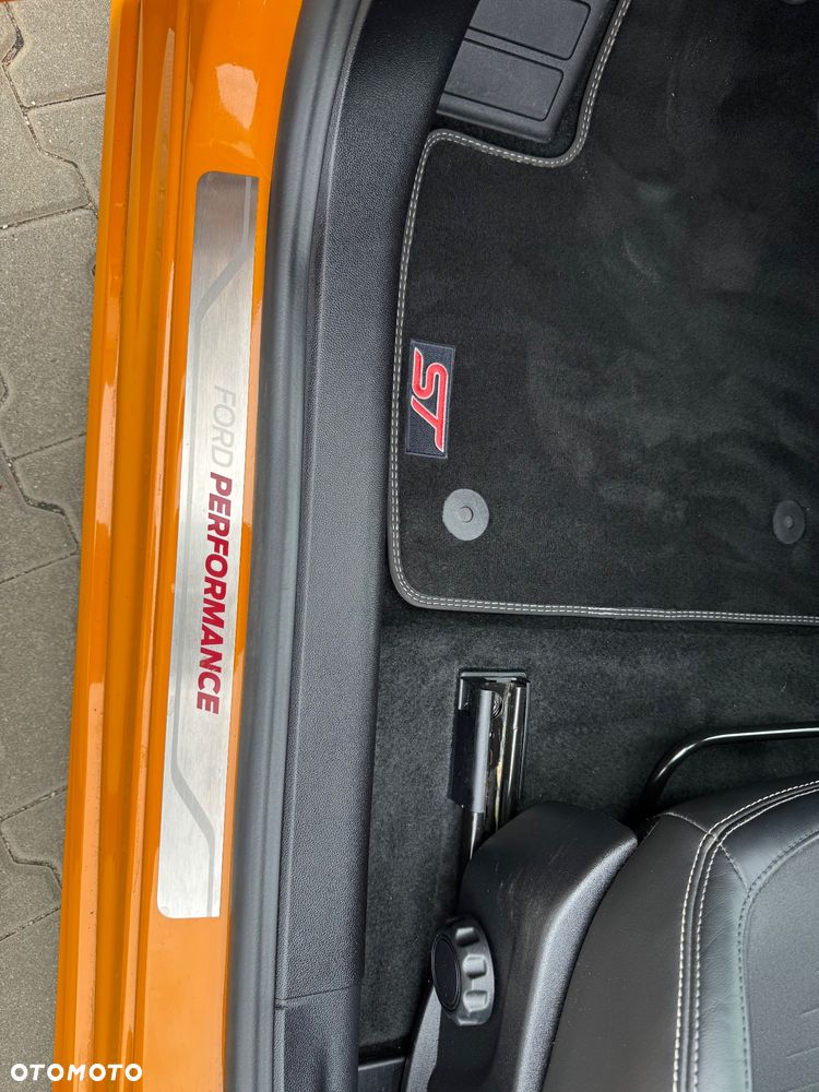 Ford Focus 2.3 EcoBoost S&S ST - 11