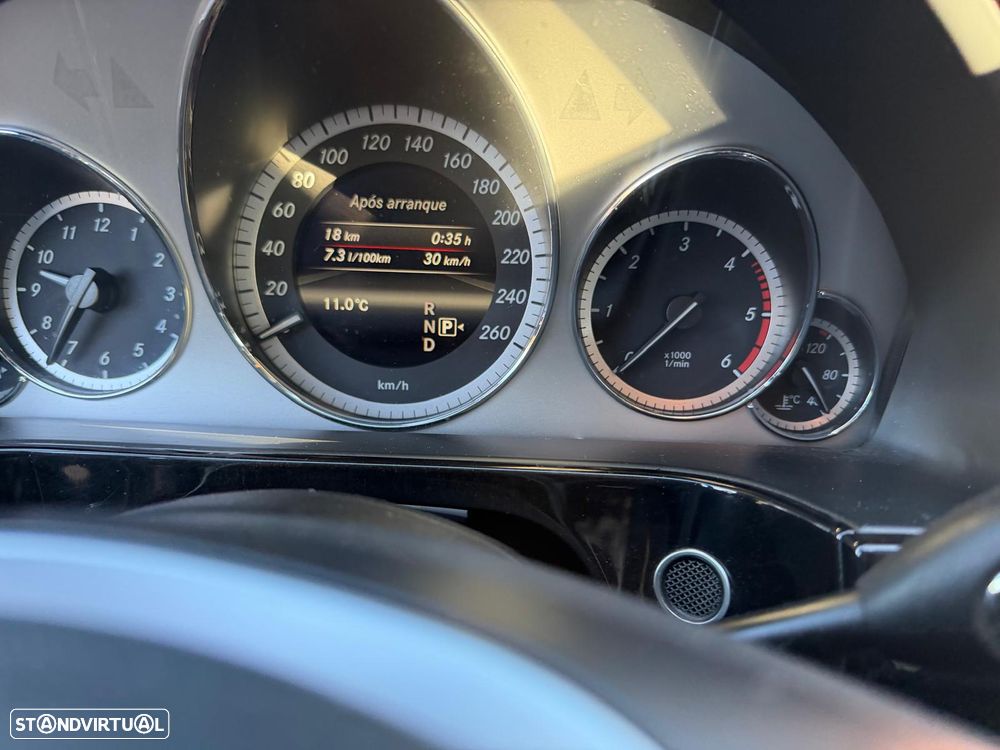 Mercedes-Benz E 220 CDi Classic BE 139g Auto. - 9