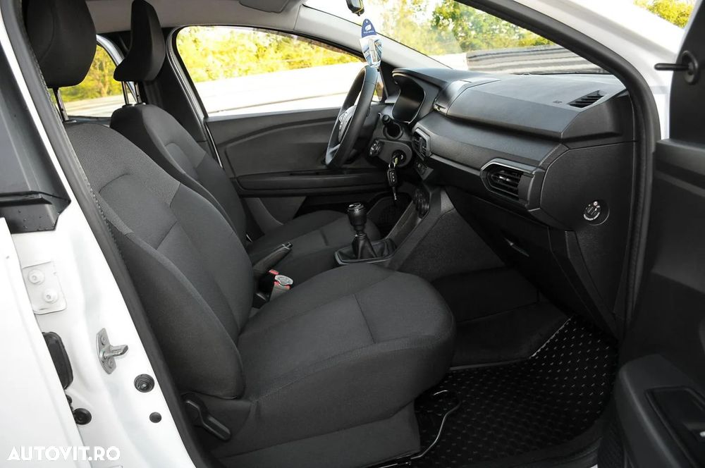 Dacia Logan TCe 90 Essential - 9