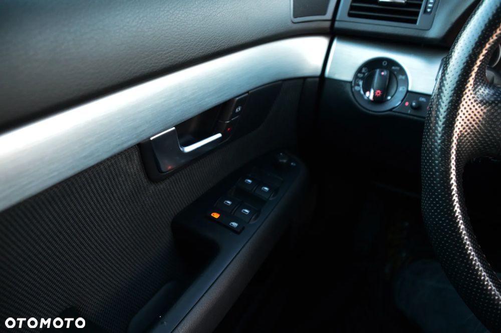 Audi A4 Limousine 2.0 T FSI quattro - 28