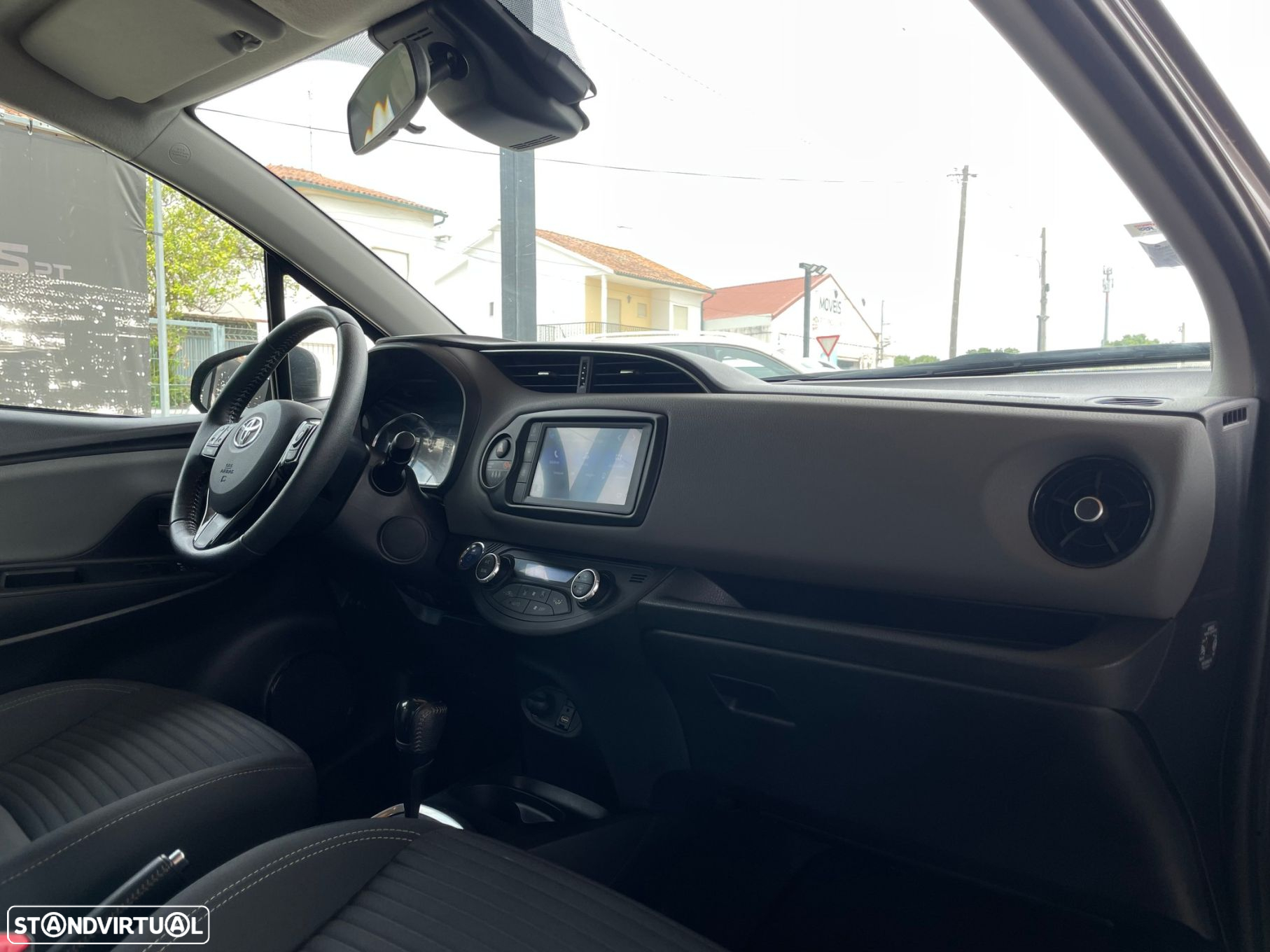 Toyota Yaris 1.5 HSD Comfort - 15