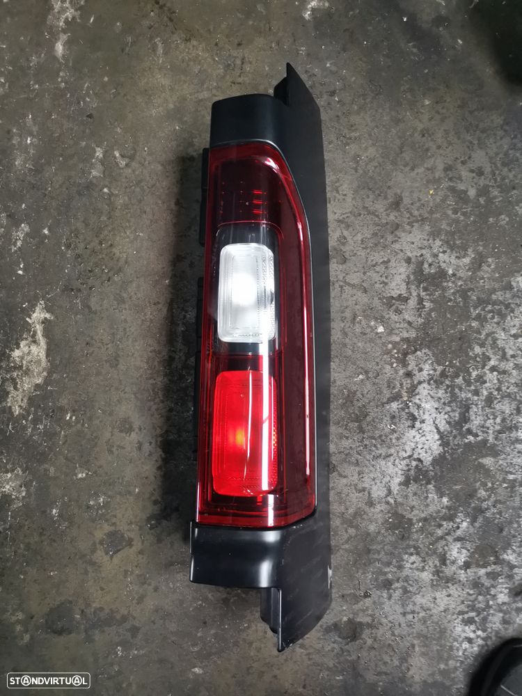 RENAULT TRAFIC III FAROLIM DIREITO - FT323 - 1