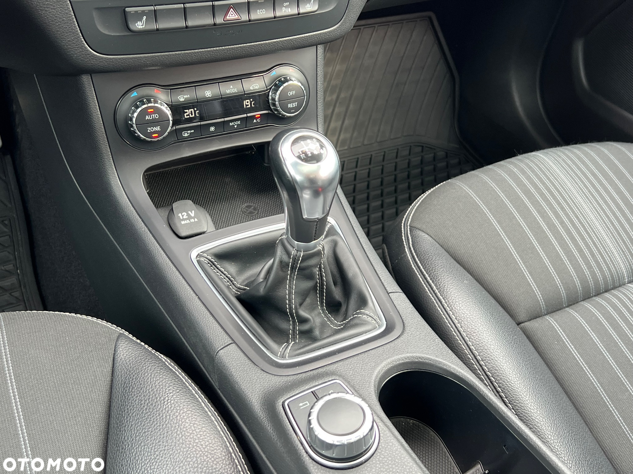 Mercedes-Benz Klasa B 180 CDI (BlueEFFICIENCY) - 35