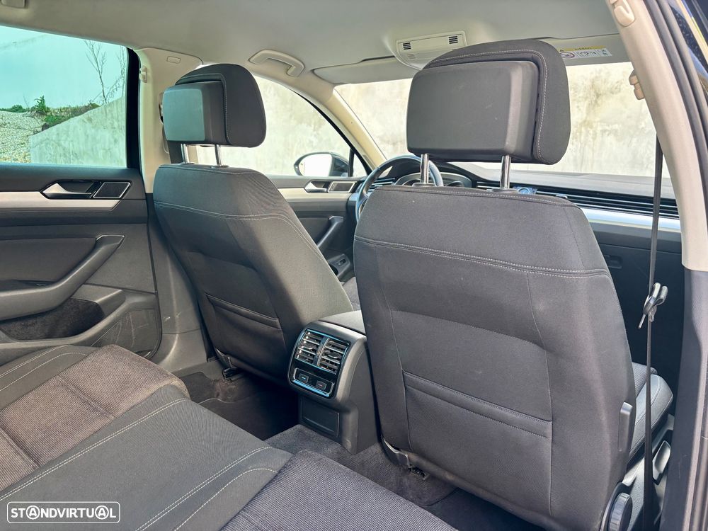 VW Passat Variant 1.6 TDI Highline - 28