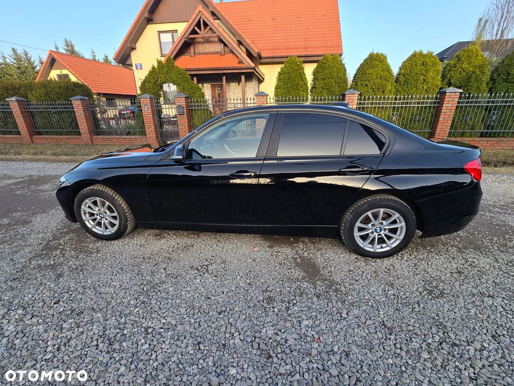 BMW Seria 3 320i xDrive - 23