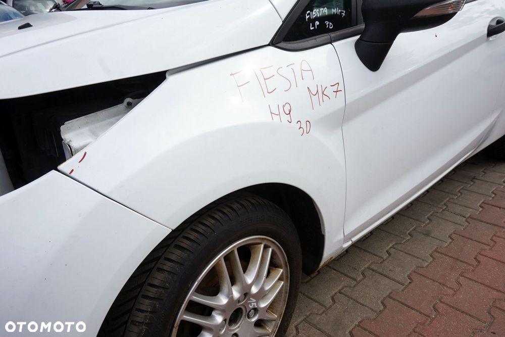 BŁOTNIK PRZEDNI LEWY FIESTA VI MK6 VII MK7 H9  BIAŁY FORD 2008-2017 - 2