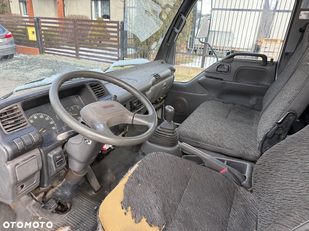 Isuzu NPR - 17