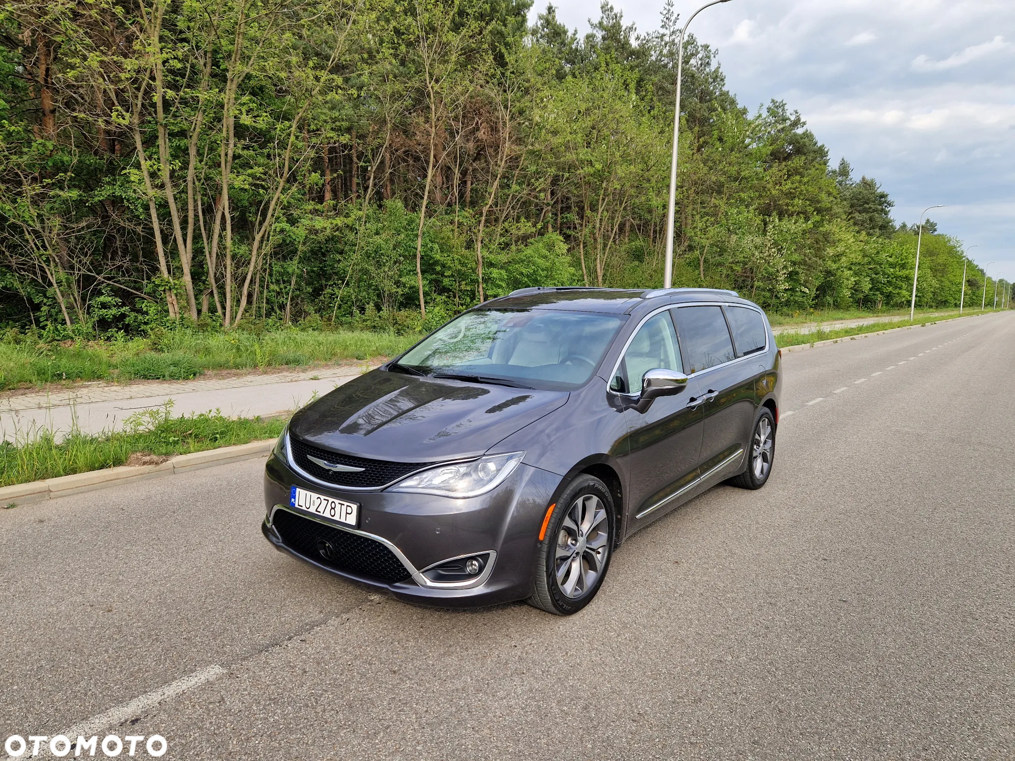 Chrysler Pacifica - 13