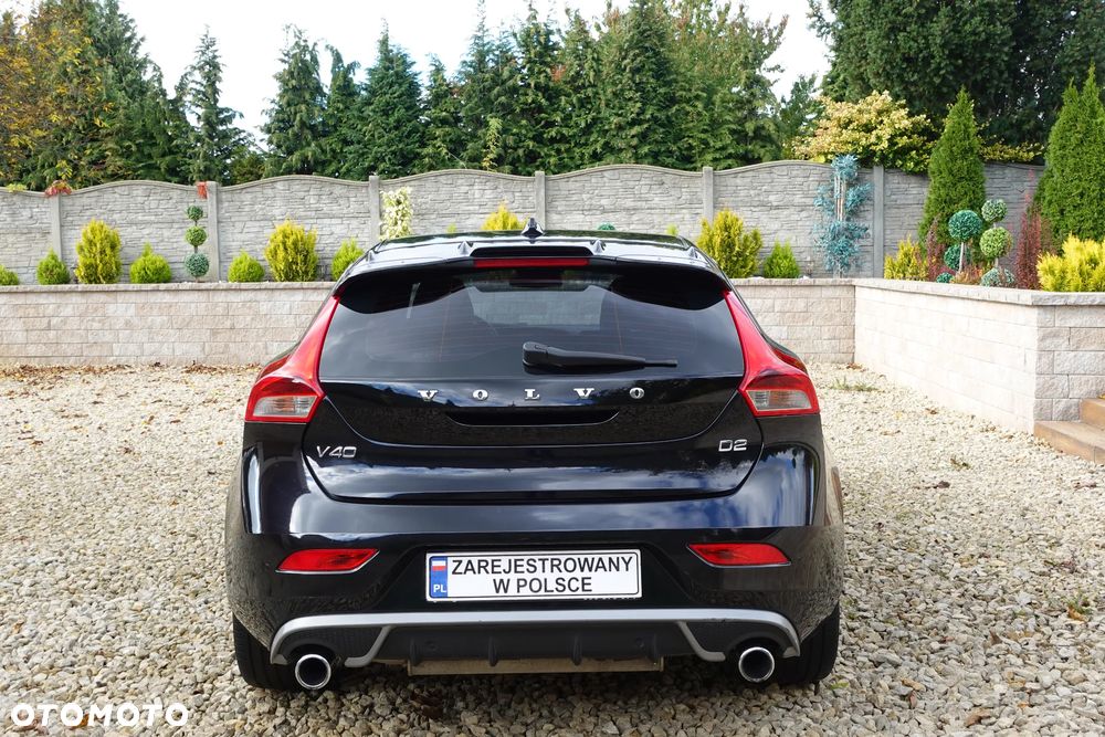 Volvo V40 D2 R Design - 16