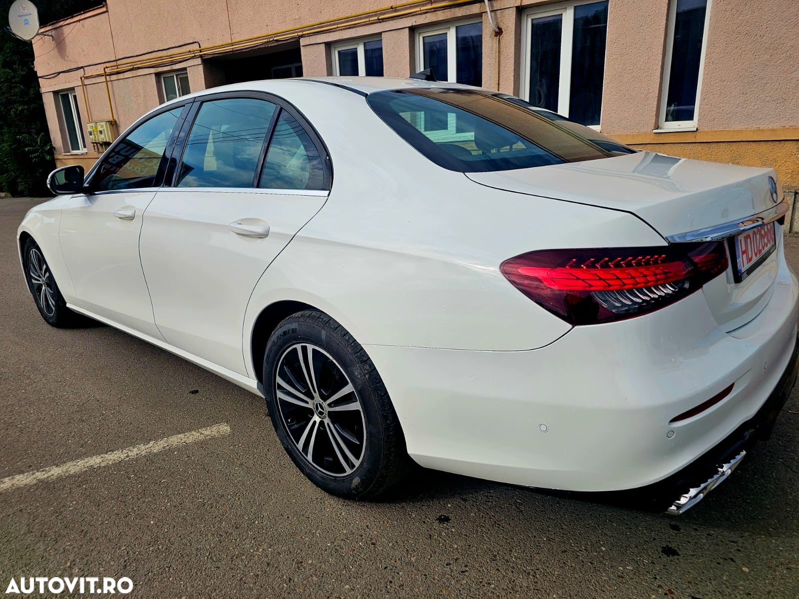 Mercedes-Benz E 220 d T 9G-TRONIC - 4