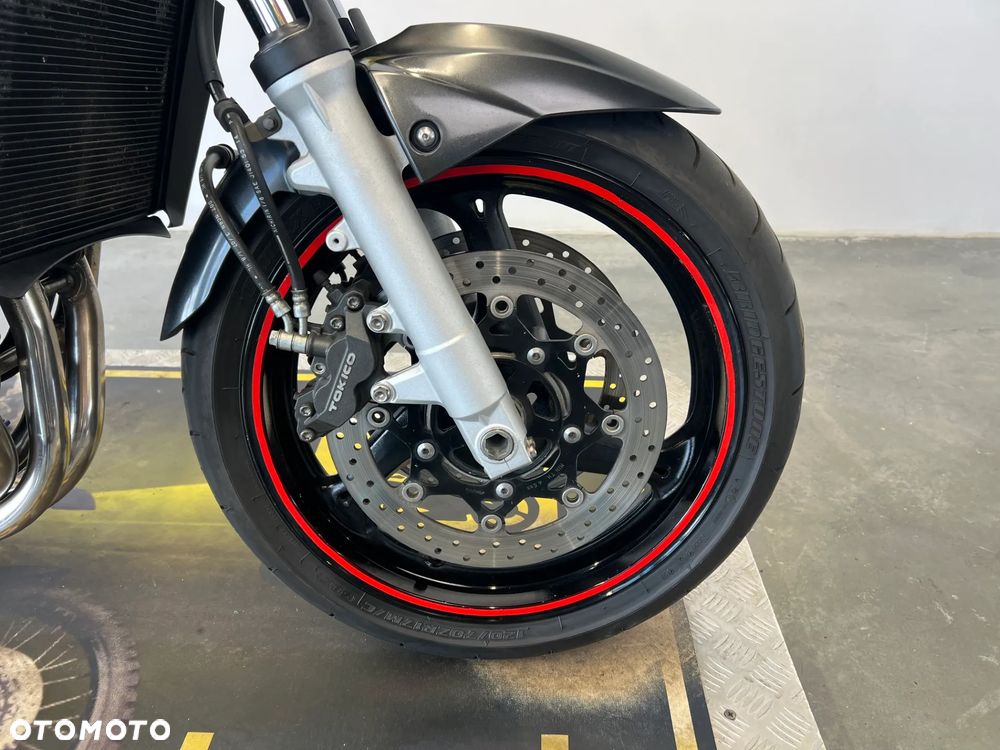 Suzuki GSR - 7
