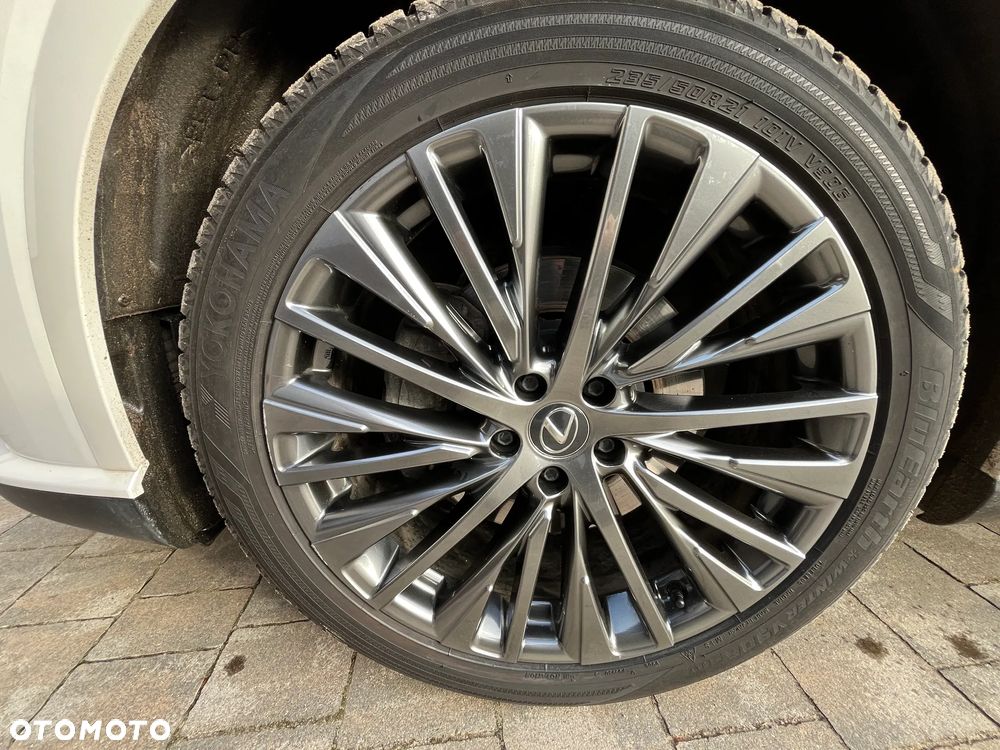 Lexus RX 450h+ Omotenashi - 27