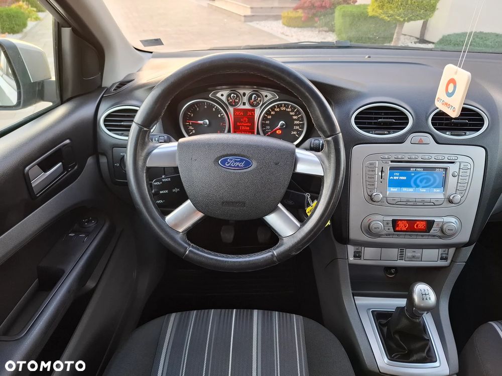 Ford Focus 1.6 16V Ghia - 31