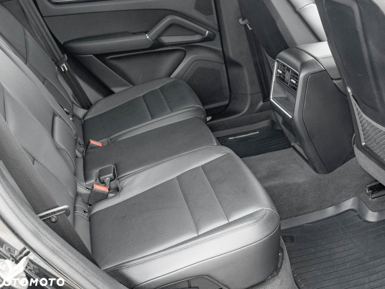 Porsche Cayenne - 30