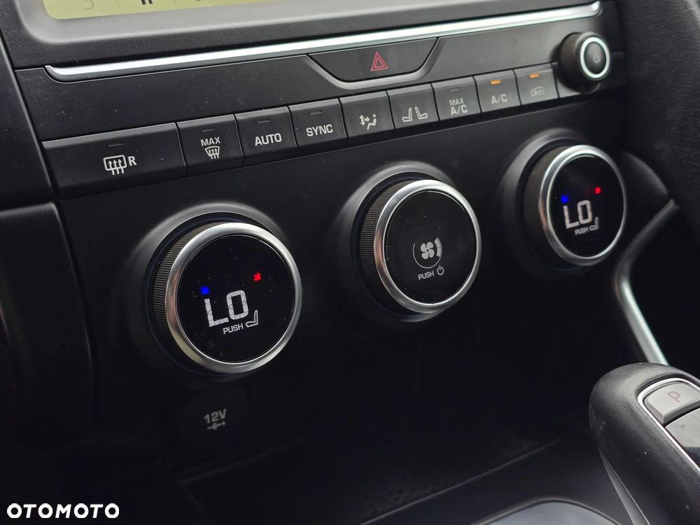 Jaguar E-Pace P250 AWD R-Dynamic - 29