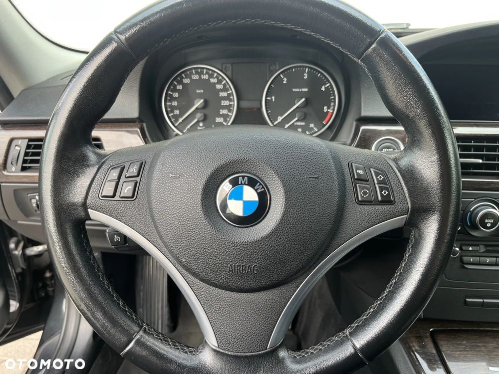 BMW Seria 3 320d xDrive DPF Touring Edition Fleet Exclusive - 37