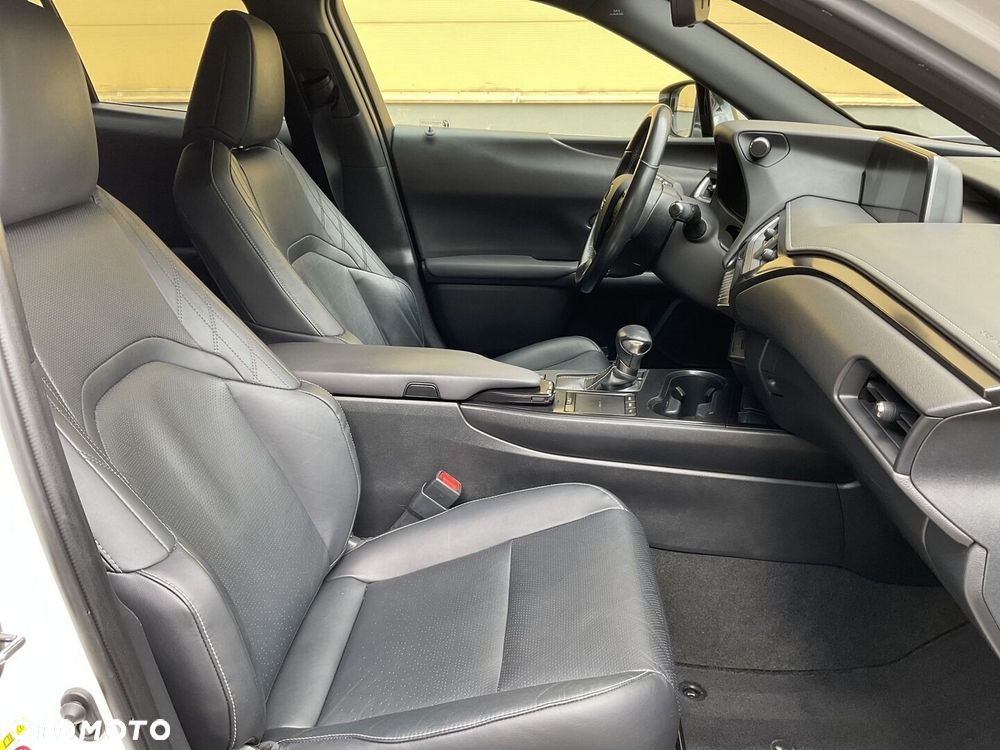 Lexus UX - 11