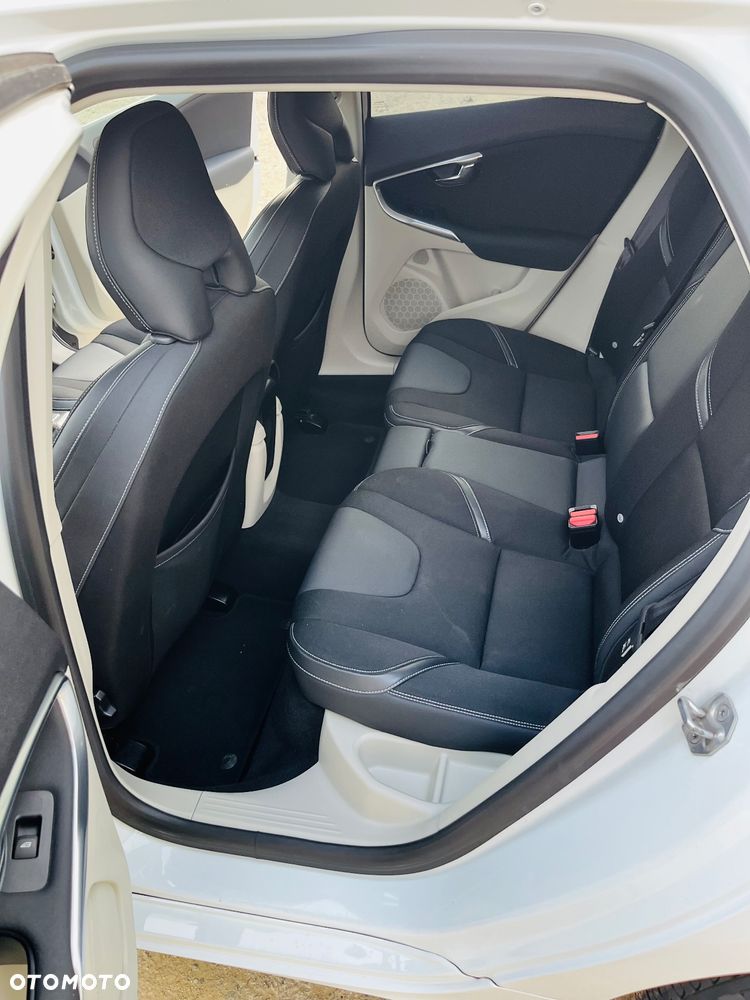 Volvo V40 D4 Drive-E Momentum - 10