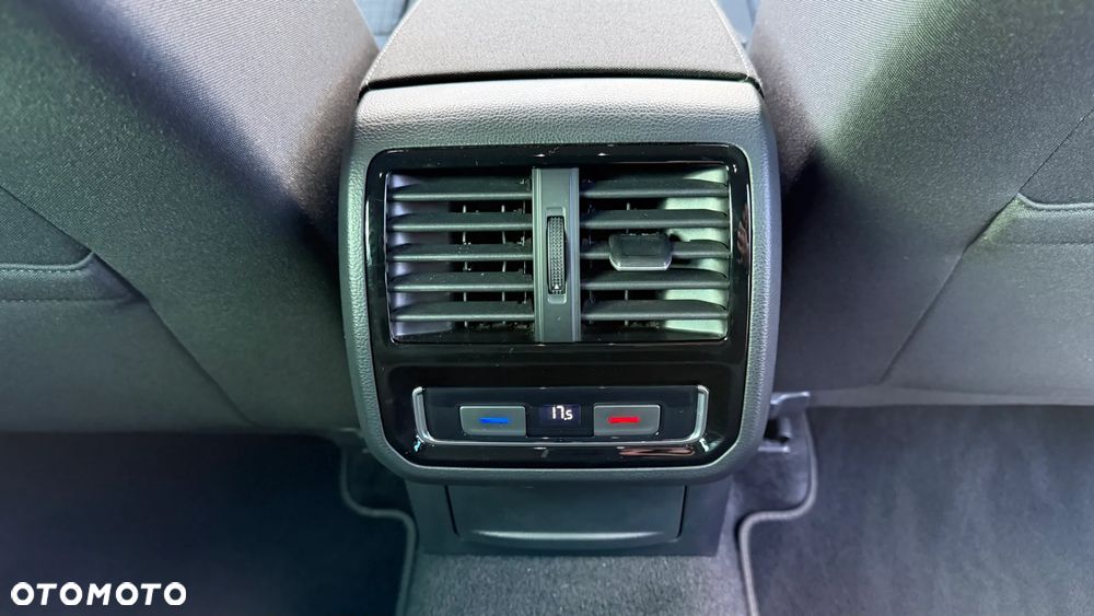 Volkswagen Passat 2.0 TDI SCR DSG Business - 33