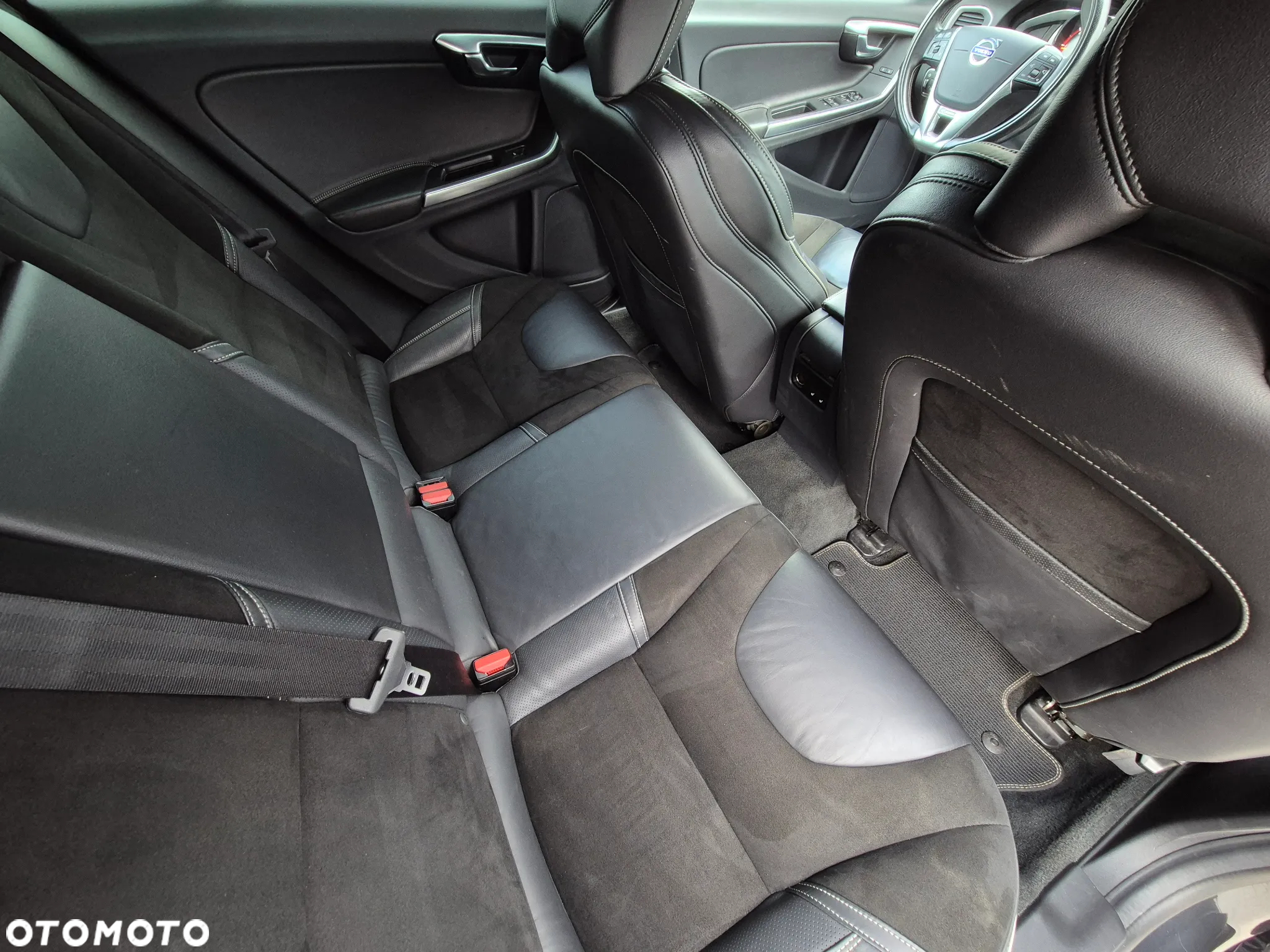 Volvo V60 D3 Drive-E R-Design Kinetic - 15