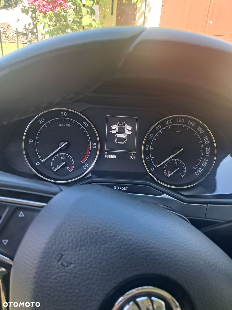 Skoda Superb 2.0 TDI Ambition DSG - 9