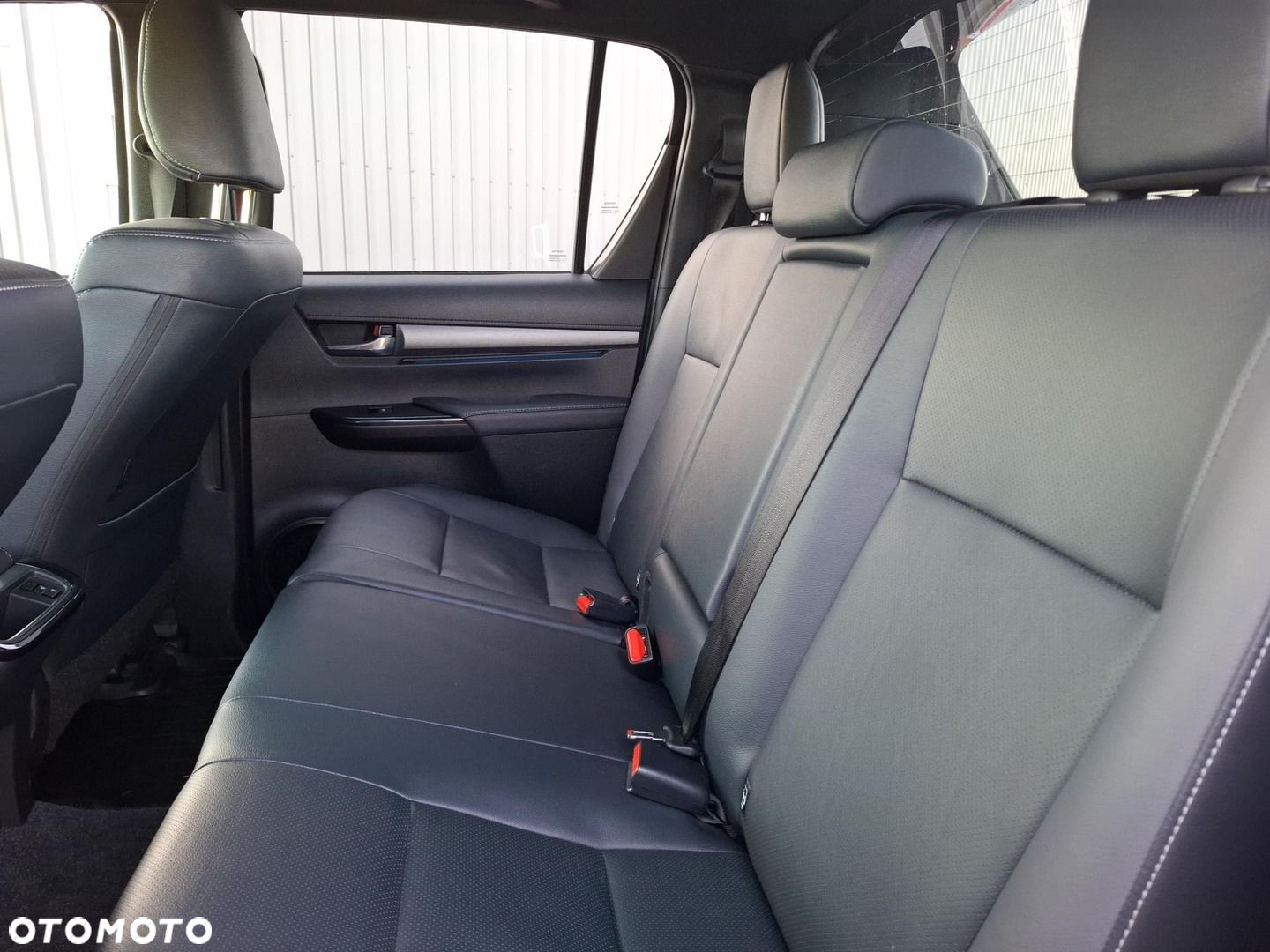 Toyota Hilux 2.8 D-4D Double Cab Invincible Sport 4x4 - 12