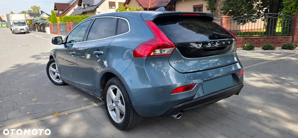 Volvo V40 D3 Momentum - 4