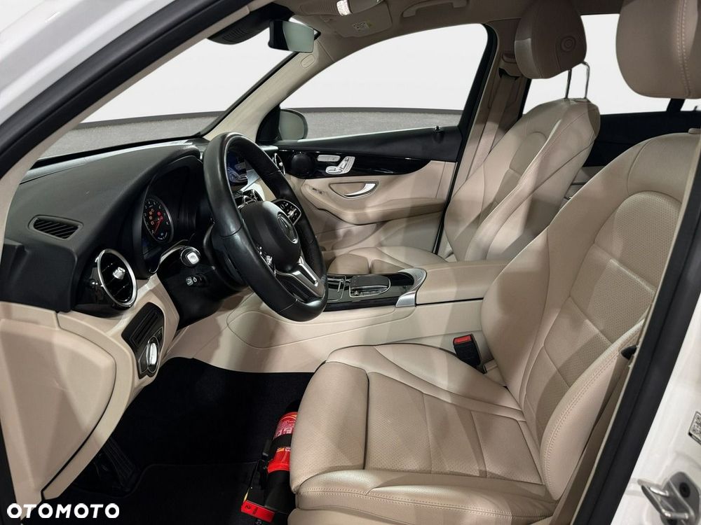 Mercedes-Benz GLC - 12