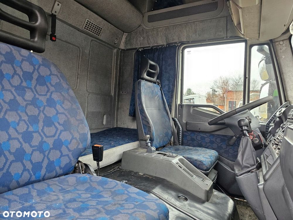 KABINA SYPIALNA KOKPIT KONSOLA WNĘTRZE IVECO EUROCARGO 2008 rok - 9