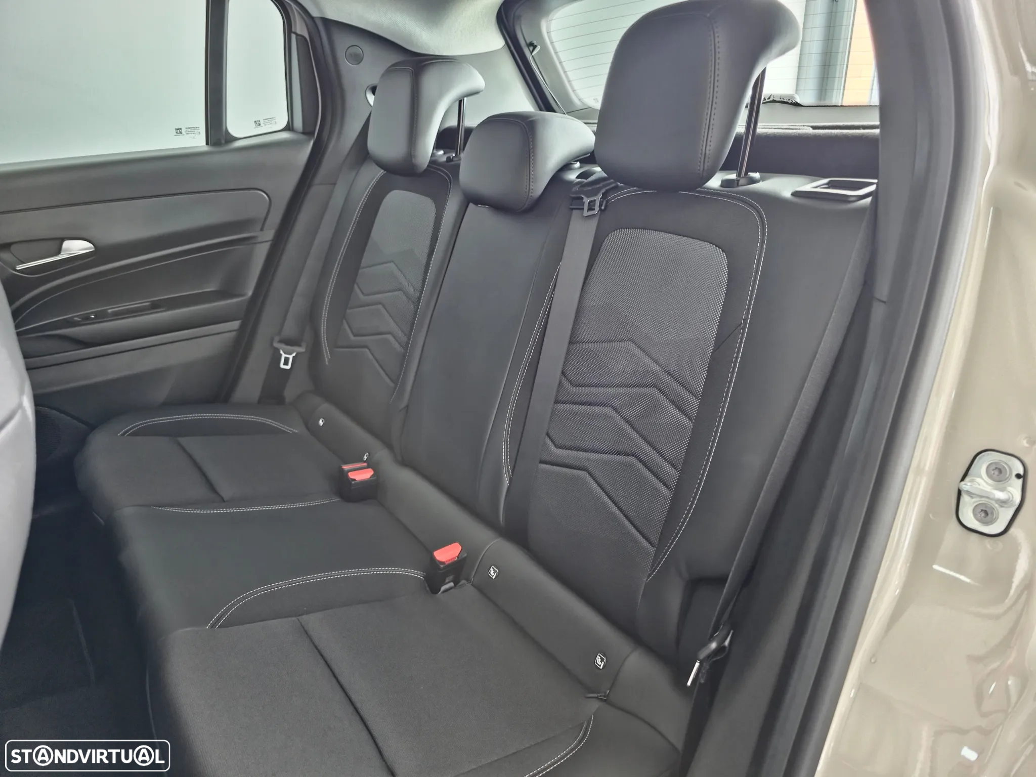Jeep Avenger 1.2 GSE T3 Altitude - 15
