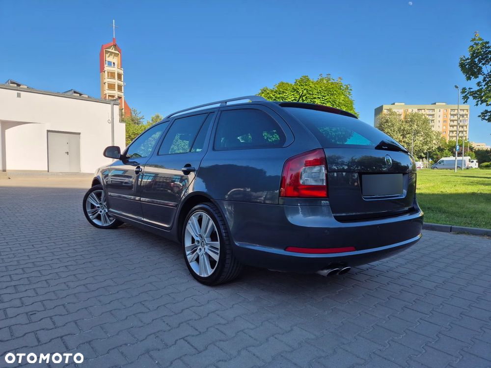 Skoda Octavia 2.0 TDI CR DPF DSG RS - 3