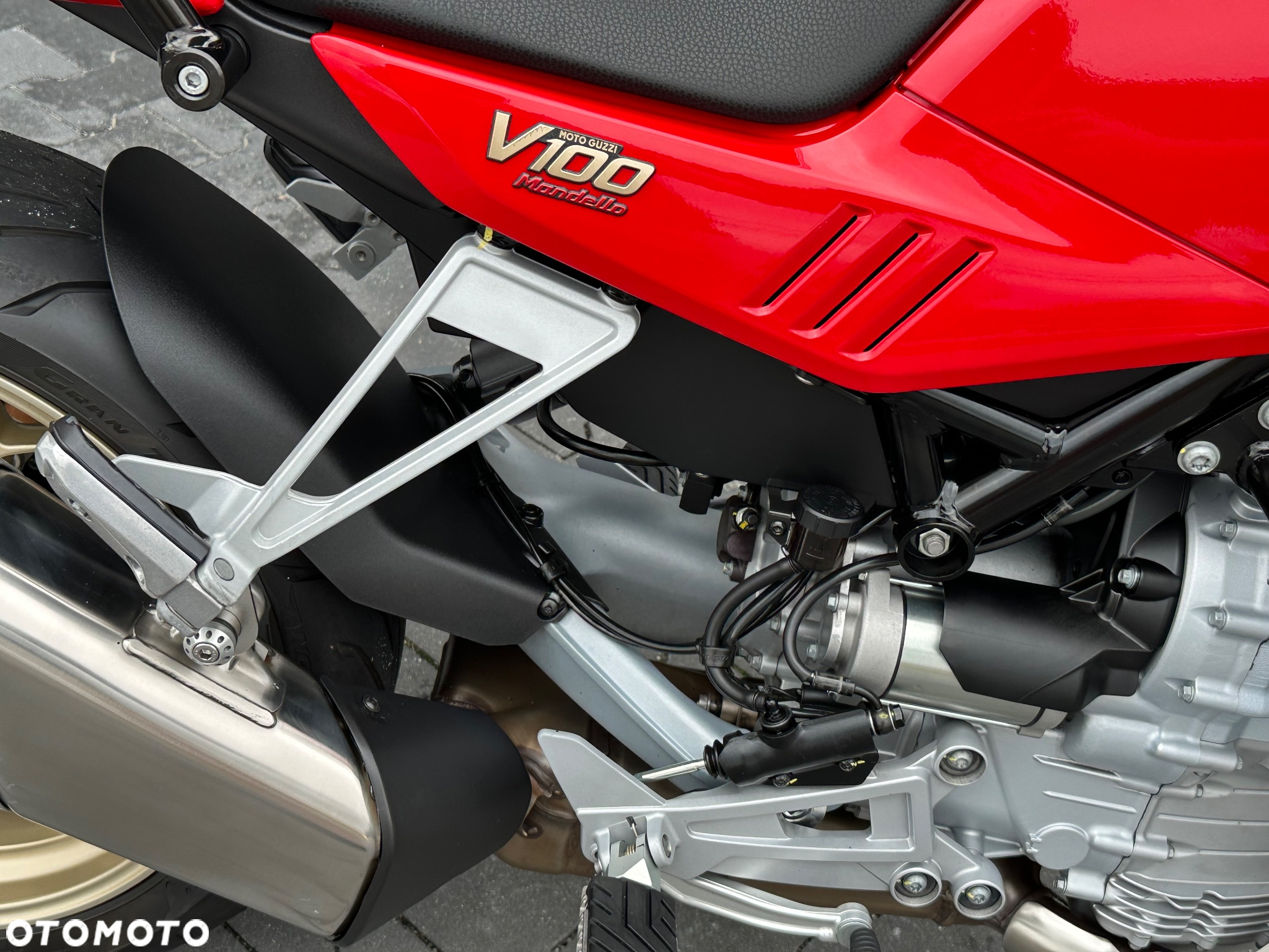 Moto Guzzi V100 Mandello - 14