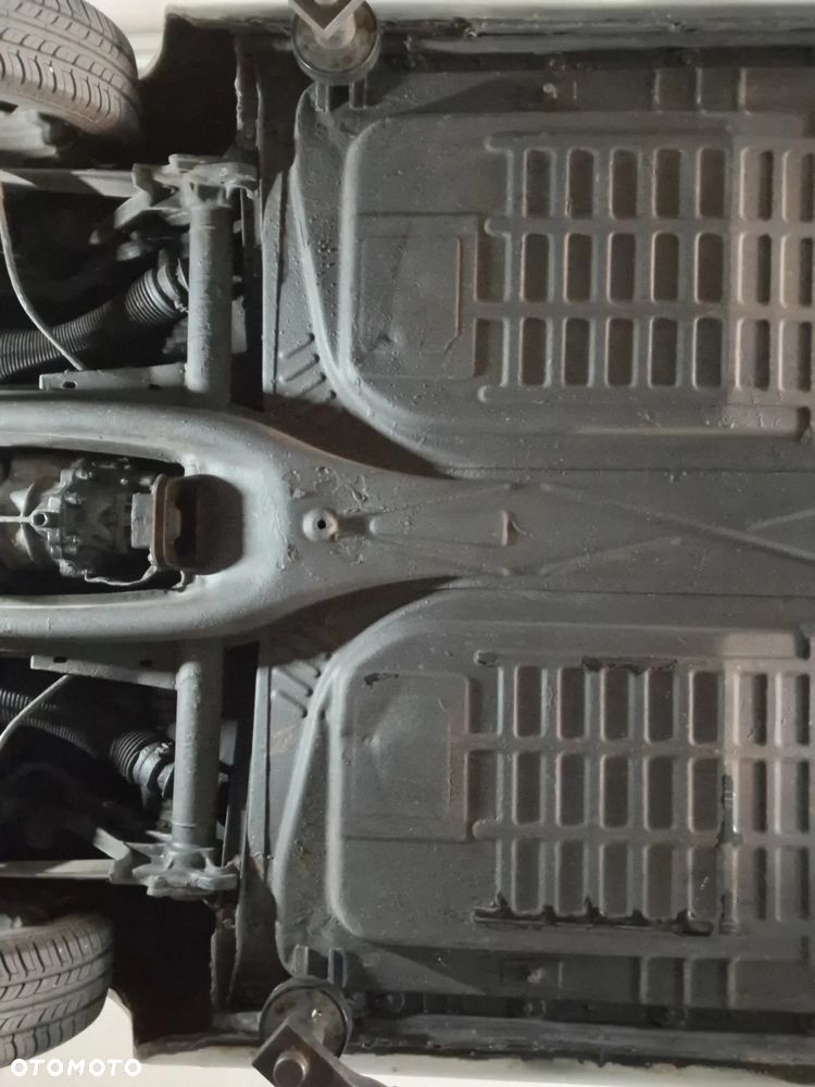 Volkswagen Karmann Ghia - 16