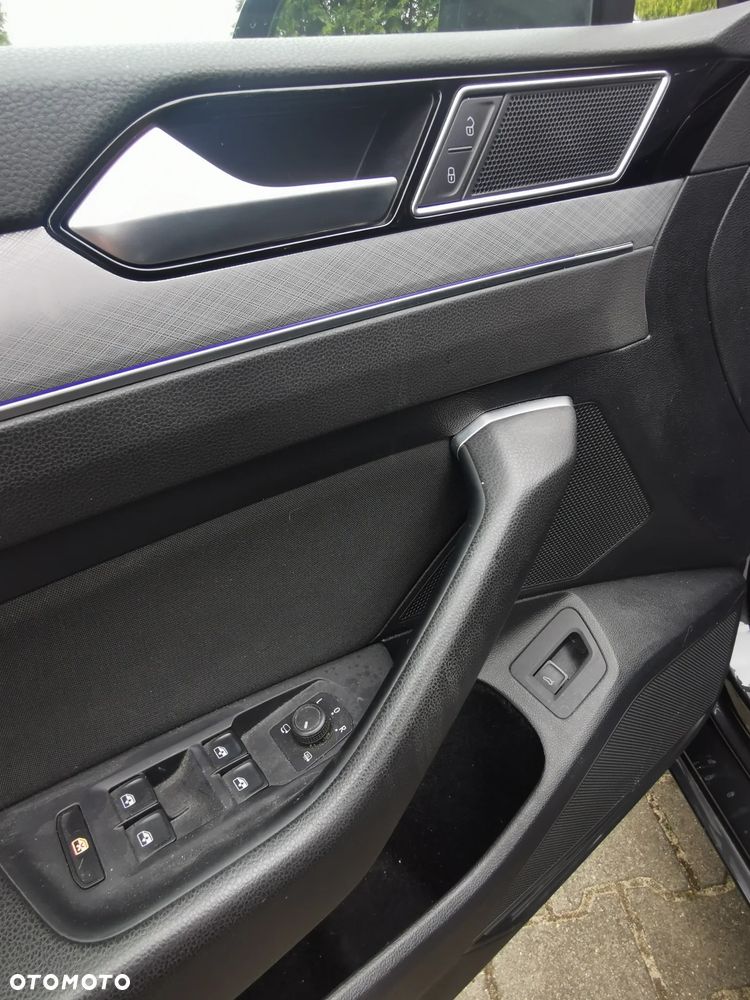 Volkswagen Passat 1.6 TDI SCR DSG Business - 28
