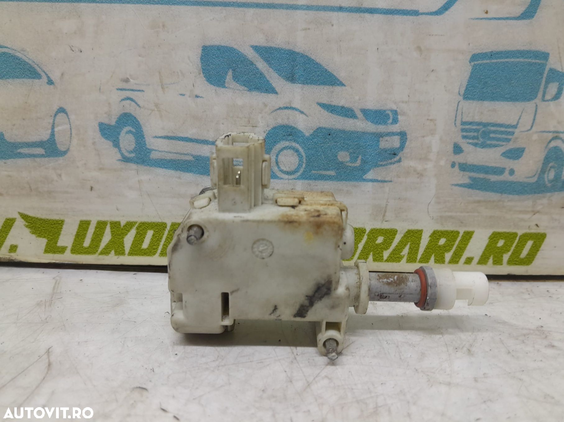 Actuator usa rezervor 4E0862150 Audi A8 D3/4E [2002 - 2005] - 1