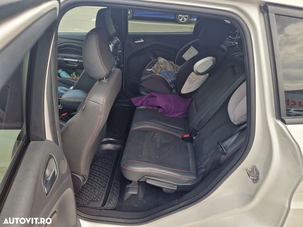 Ford Kuga 2.0 TDCi 4WD Powershift ST-Line - 6