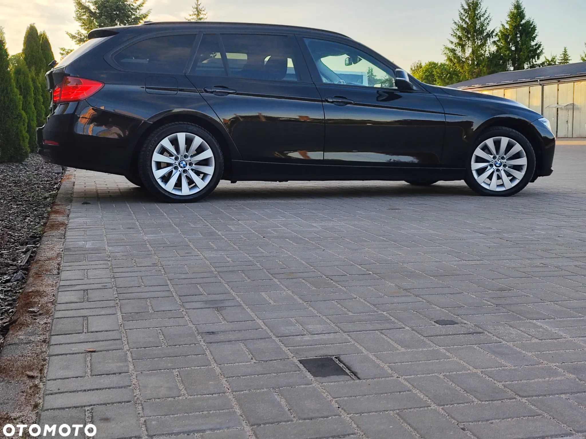 BMW Seria 3 318d Touring - 3