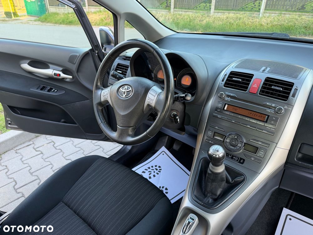 Toyota Auris 1.6 VVT-i Executive - 35