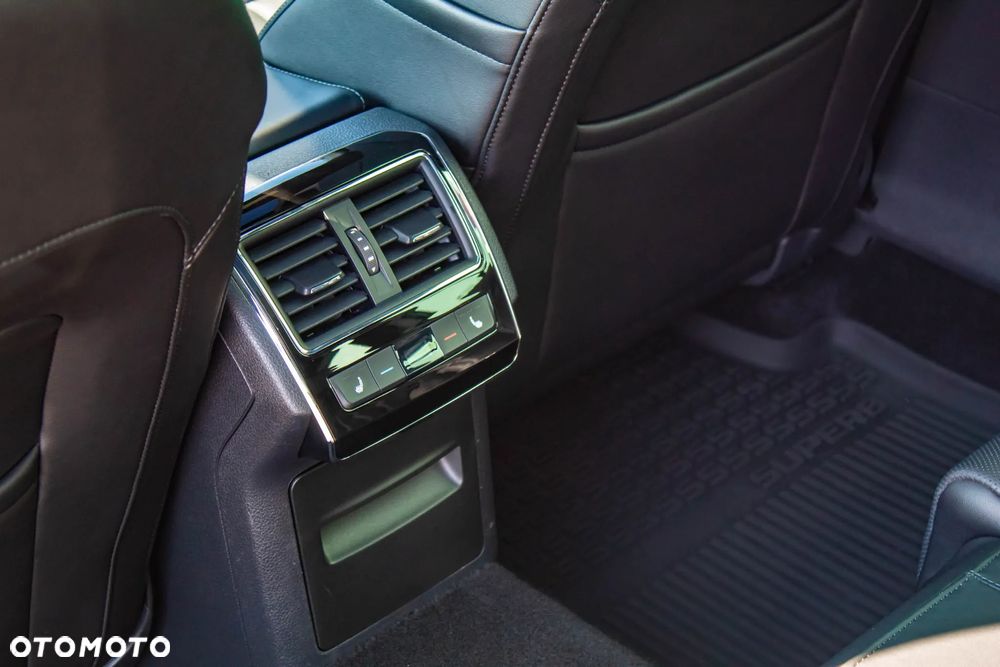 Skoda Superb 2.0 TDI L&K DSG - 22