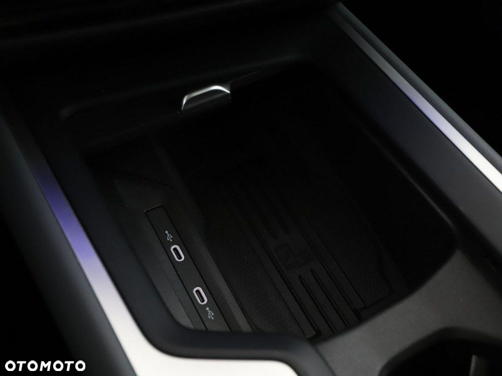 Volkswagen Passat Variant 1.5 e-TSI OPF DSG Business - 32