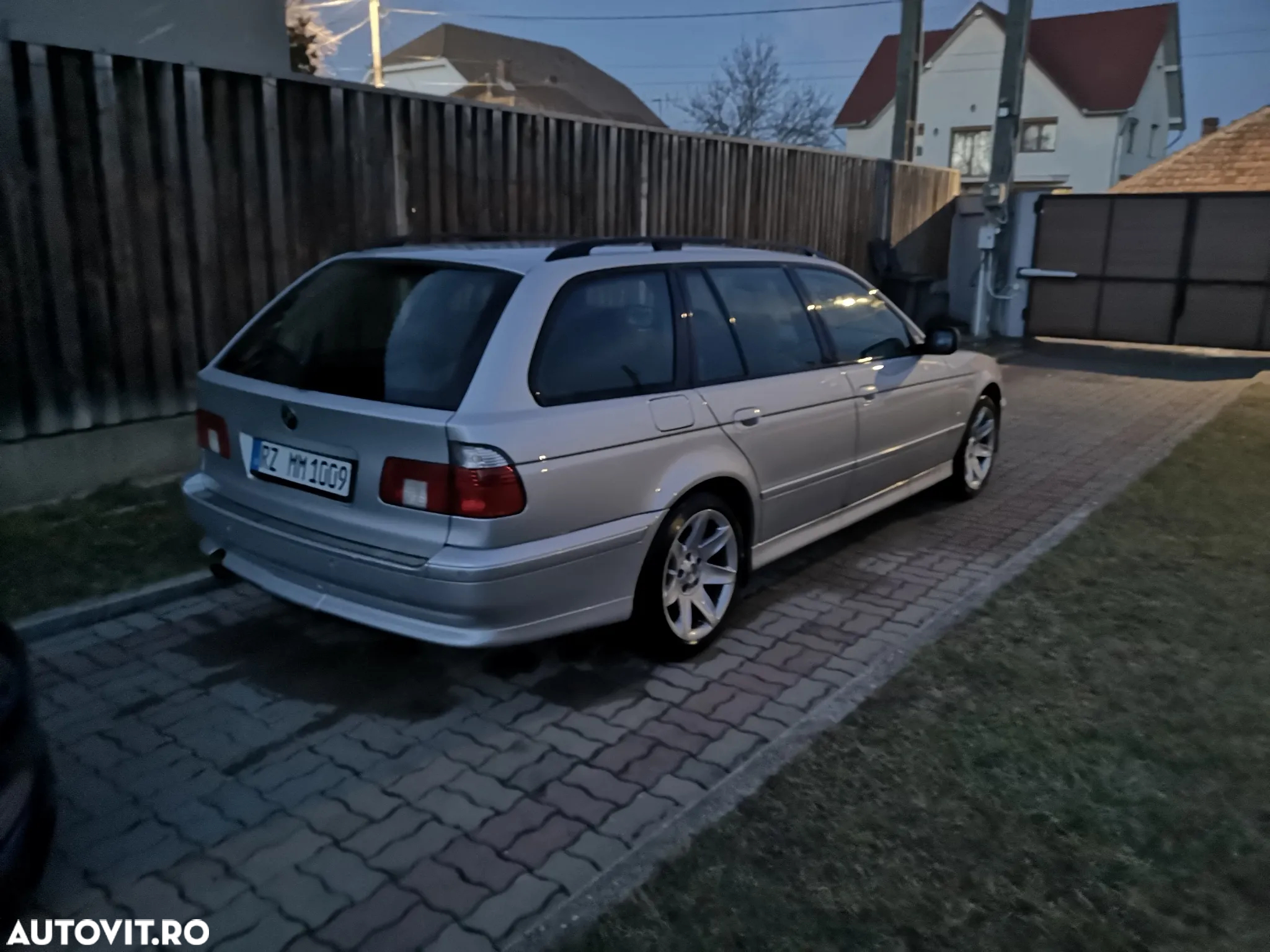 BMW Seria 5 530i Touring - 24