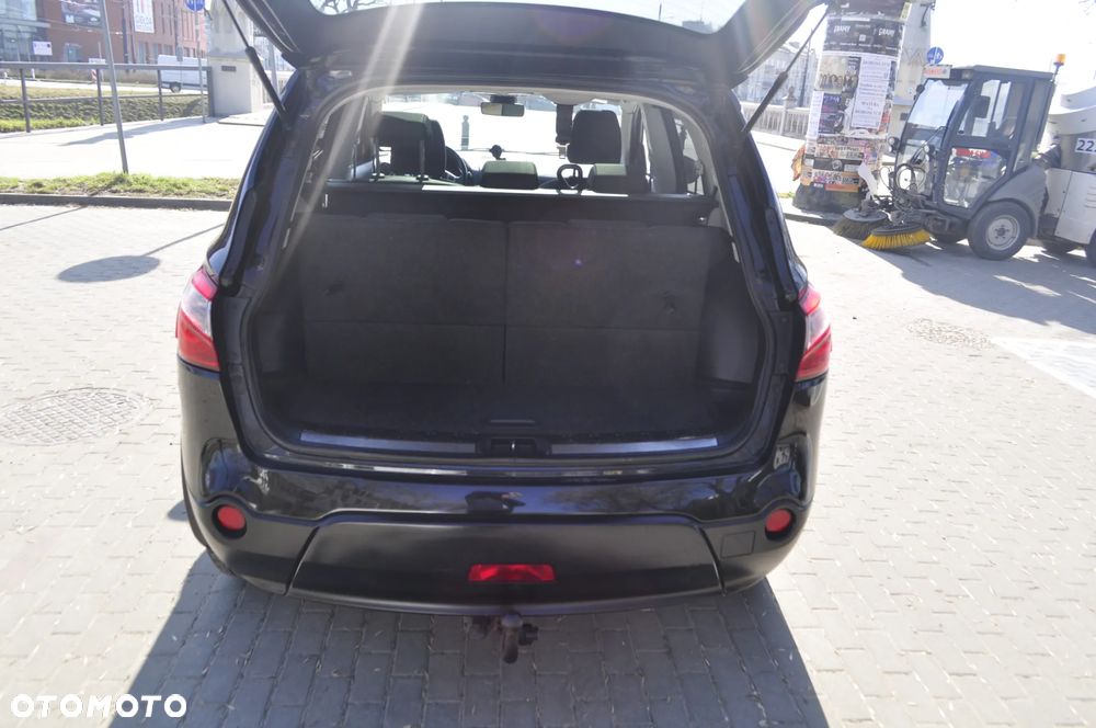 Nissan Qashqai+2 - 13