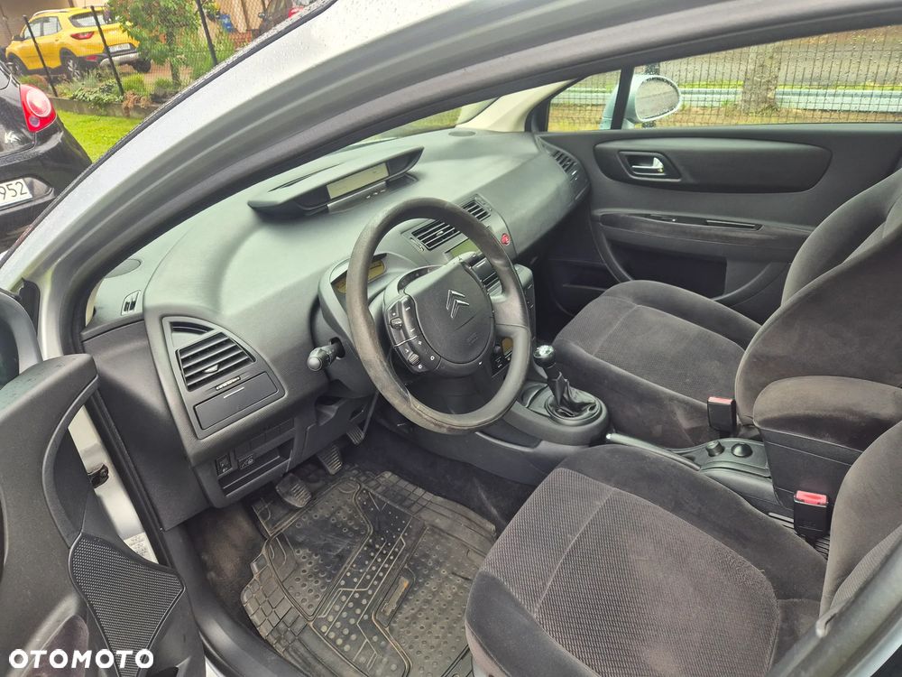 Citroën C4 1.6 16V Confort - 9