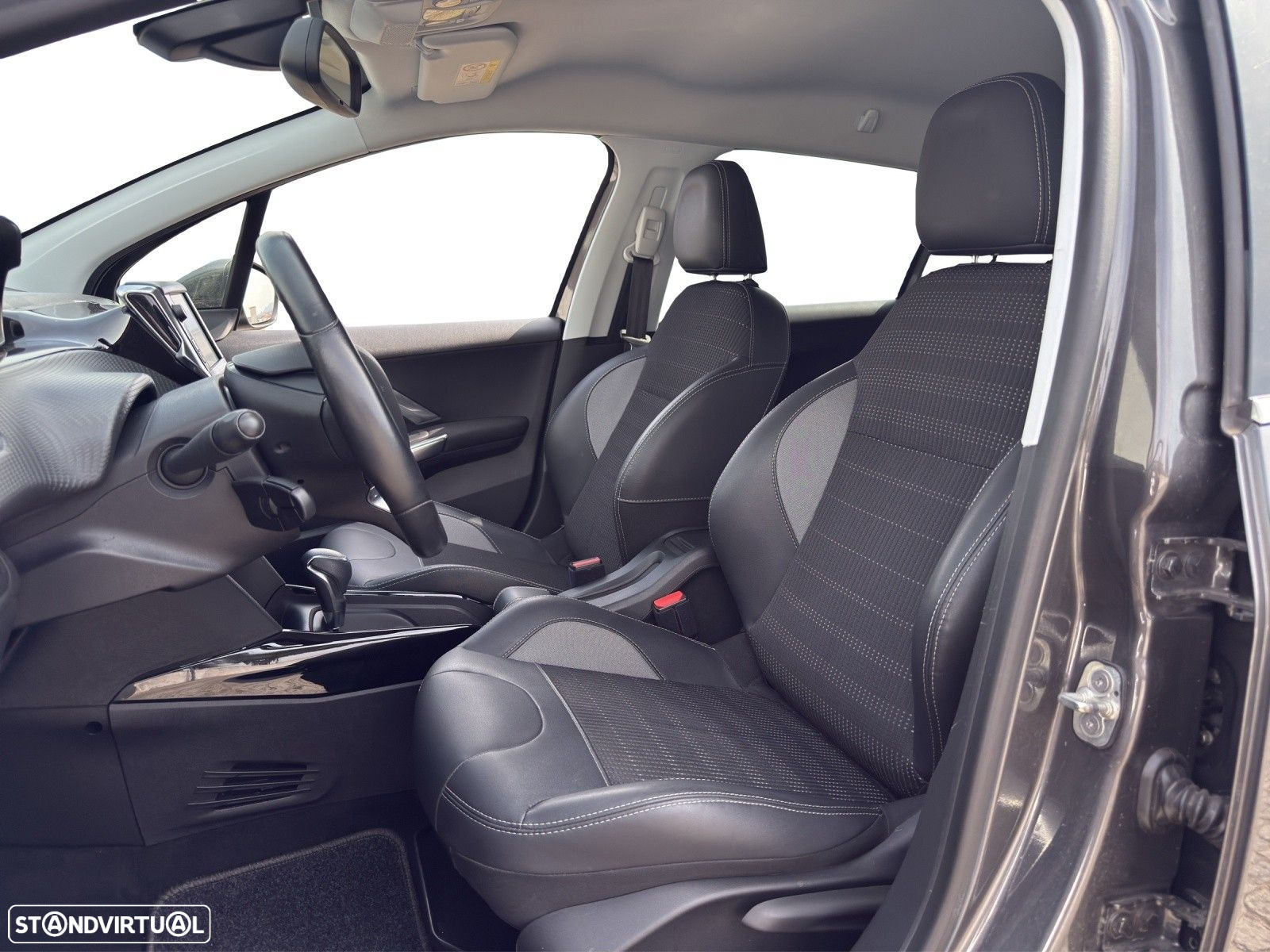 Peugeot 2008 1.2 PureTech Allure EAT6 - 11