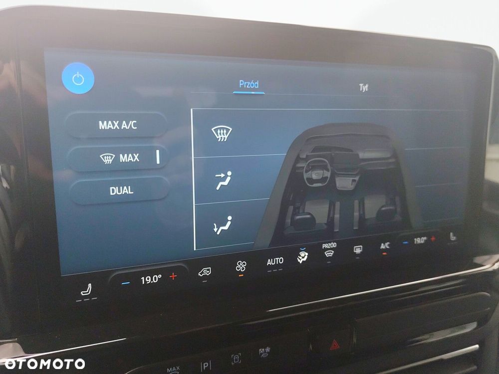 Ford Tourneo Custom - 32